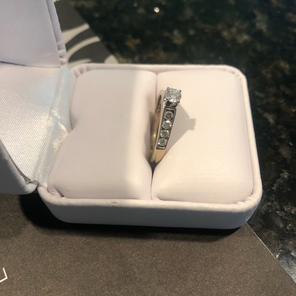 Wedding/ Engagement Ring Pair - Picture 5 of 8